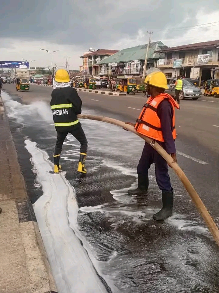 Kwara firefighters averts disaster as 45,000-litre petrol tanker spills fuel in Ilorin