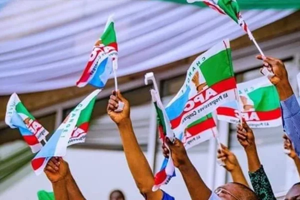 Kwara APC loses 12 ward executives after senator’s exit