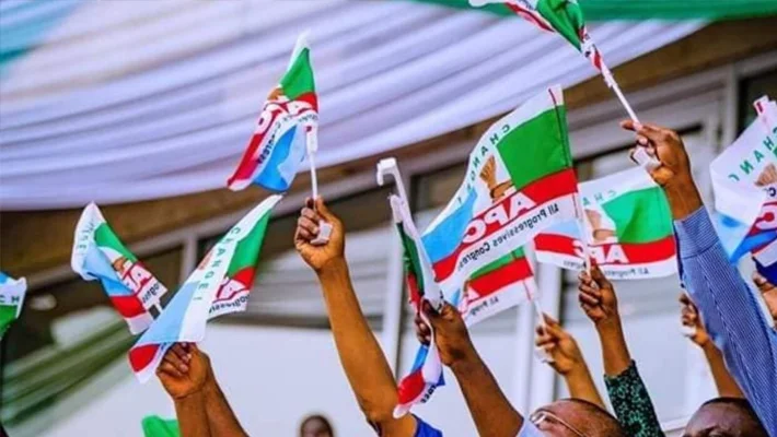 Kwara APC loses 12 ward executives after senator’s exit