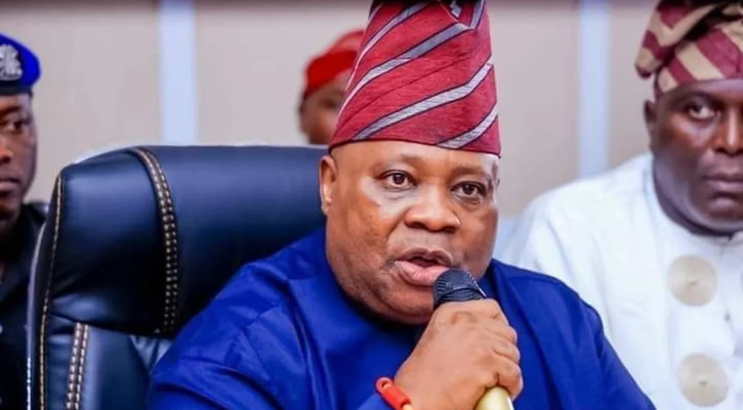 JUST IN: Gunfire erupts in Osogbo as hoodlums attack Adeleke’s convoy