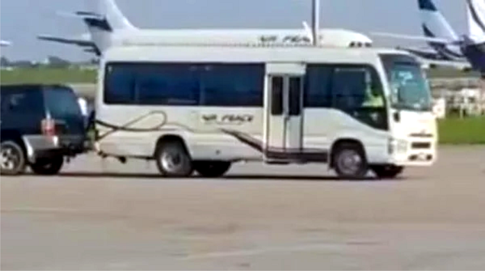 Police impound five Air Peace vehicles over runway blockade
