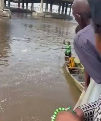 Woman rescued after allegedly jumping into Lagos lagoon from Carter Bridge
