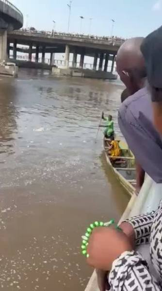 Woman rescued after allegedly jumping into Lagos lagoon from Carter Bridge