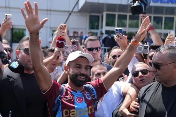 Fans welcome Salah in Turkey ahead of Trabzonspor move