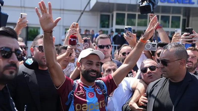 Fans welcome Salah in Turkey ahead of Trabzonspor move
