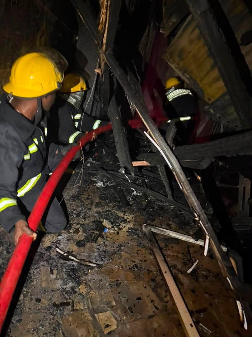 Early-Morning fire hits Mandate Market in Ilorin